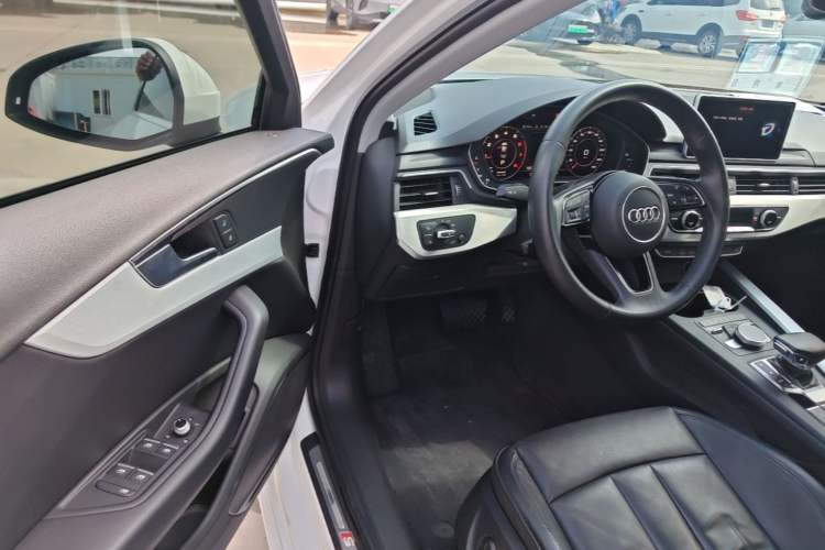 Used Audi A4L 2019 40 TFSI Fashion Edition China VI Emission Standard Driver Seat