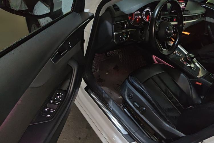 Used Audi A4L 2019 40 TFSI Ambition China VI Driver Seat