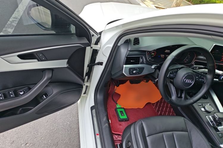 Used Audi A4L 2019 40 TFSI Fashion Edition China VI Emission Standard Driver Seat