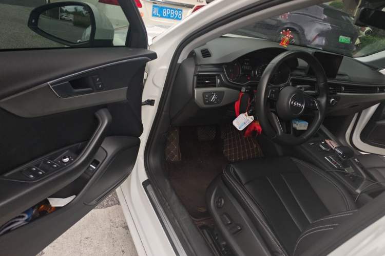 Used Audi A4L 2019 40 TFSI Ambition China VI Driver Seat