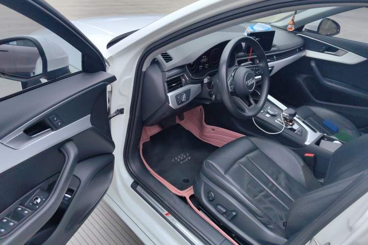Used Audi A4L 2019 40 TFSI Fashion Edition China VI Emission Standard Driver Seat