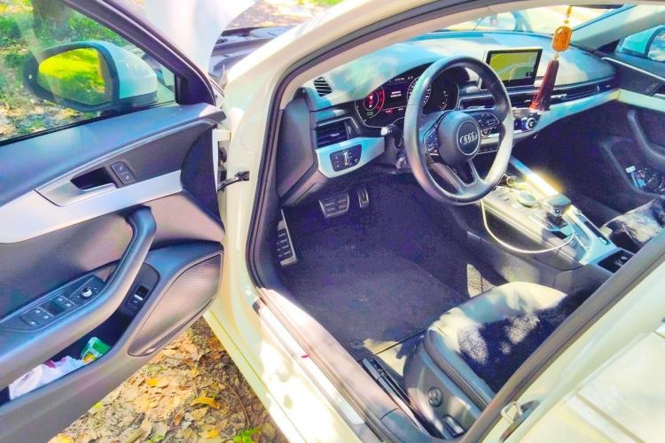 Used Audi A4L 2019 40 TFSI Fashion Edition China VI Emission Standard Driver Seat