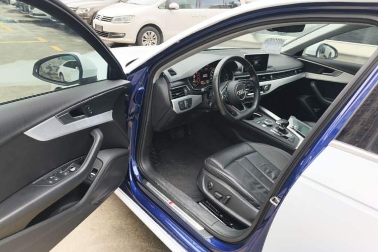 Used Audi A4L 2019 40 TFSI Fashion Edition China VI Emission Standard Driver Seat