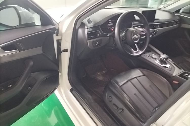 Used Audi A4L 2019 40 TFSI Ambition China VI Driver Seat