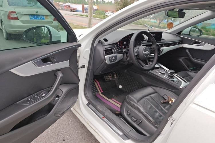 Used Audi A4L 2019 40 TFSI Fashion Edition China VI Emission Standard Driver Seat