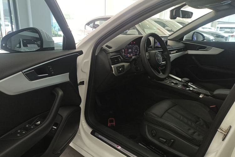 Used Audi A4L 2019 40 TFSI Fashion Edition China VI Emission Standard Driver Seat