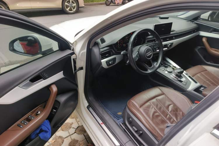 Used Audi A4L 2019 40 TFSI Fashion Edition China VI Emission Standard Driver Seat