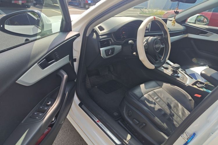 Used Audi A4L 2019 40 TFSI Fashion Edition China VI Emission Standard Driver Seat
