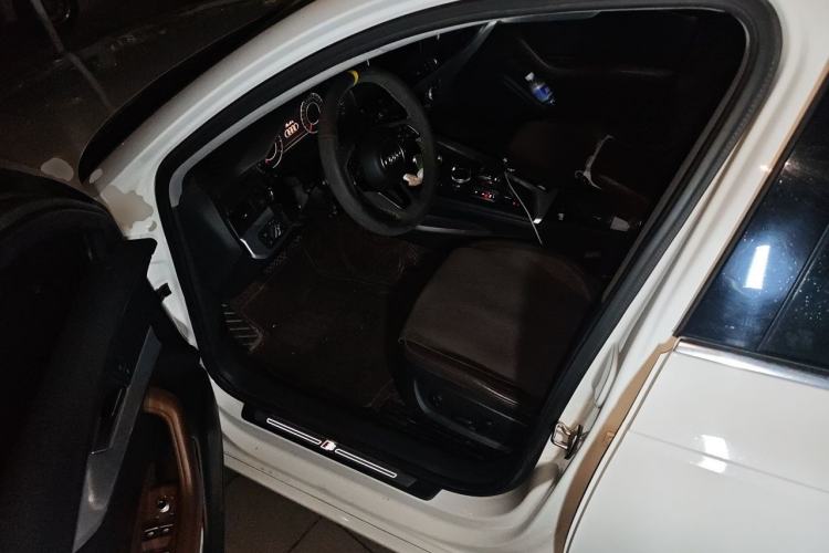 Used Audi A4L 2019 40 TFSI Fashion Edition China VI Emission Standard Driver Seat