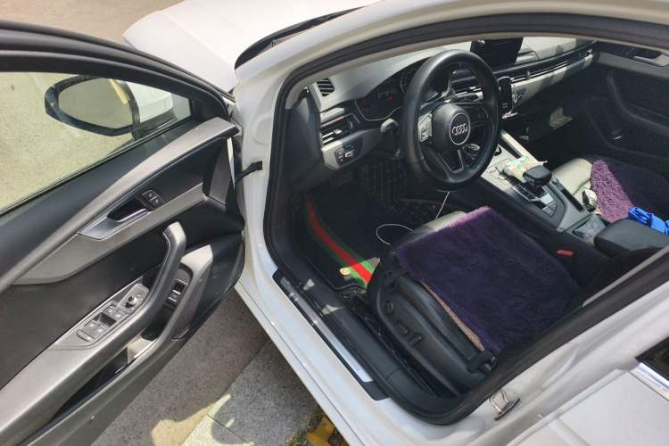 Used Audi A4L 2019 40 TFSI Ambition China VI Driver Seat