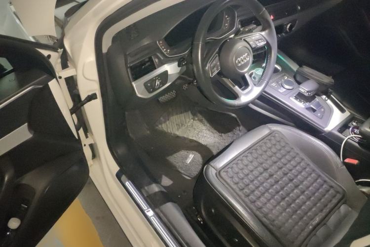 Used Audi A4L 2019 40 TFSI Fashion Edition China VI Emission Standard Driver Seat