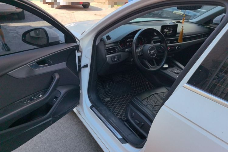Used Audi A4L 2019 40 TFSI Ambition China VI Driver Seat
