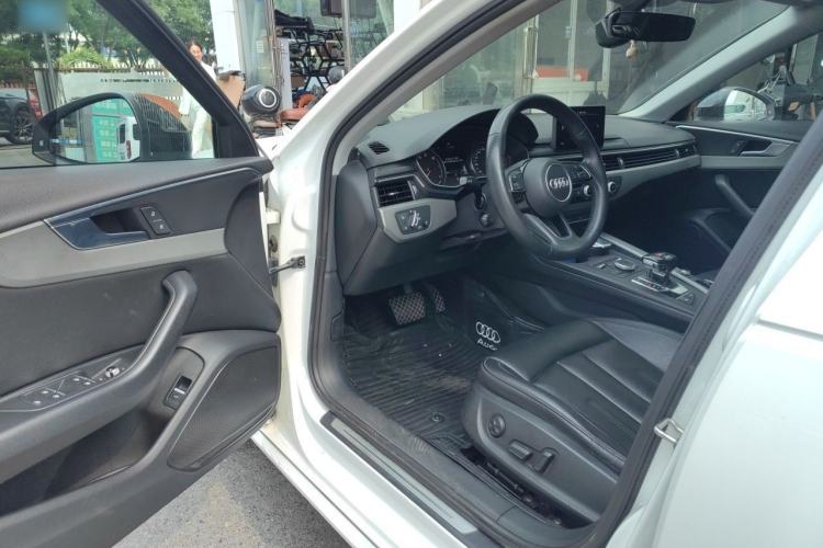 Used Audi A4L 2019 40 TFSI Ambition China VI Driver Seat