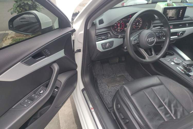 Used Audi A4L 2019 40 TFSI Fashion Edition China VI Emission Standard Driver Seat
