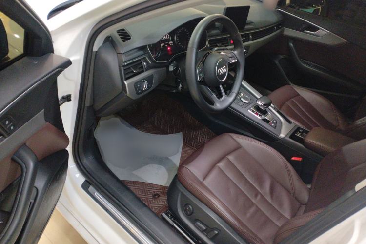 Used Audi A4L 2019 40 TFSI Ambition China VI Driver Seat