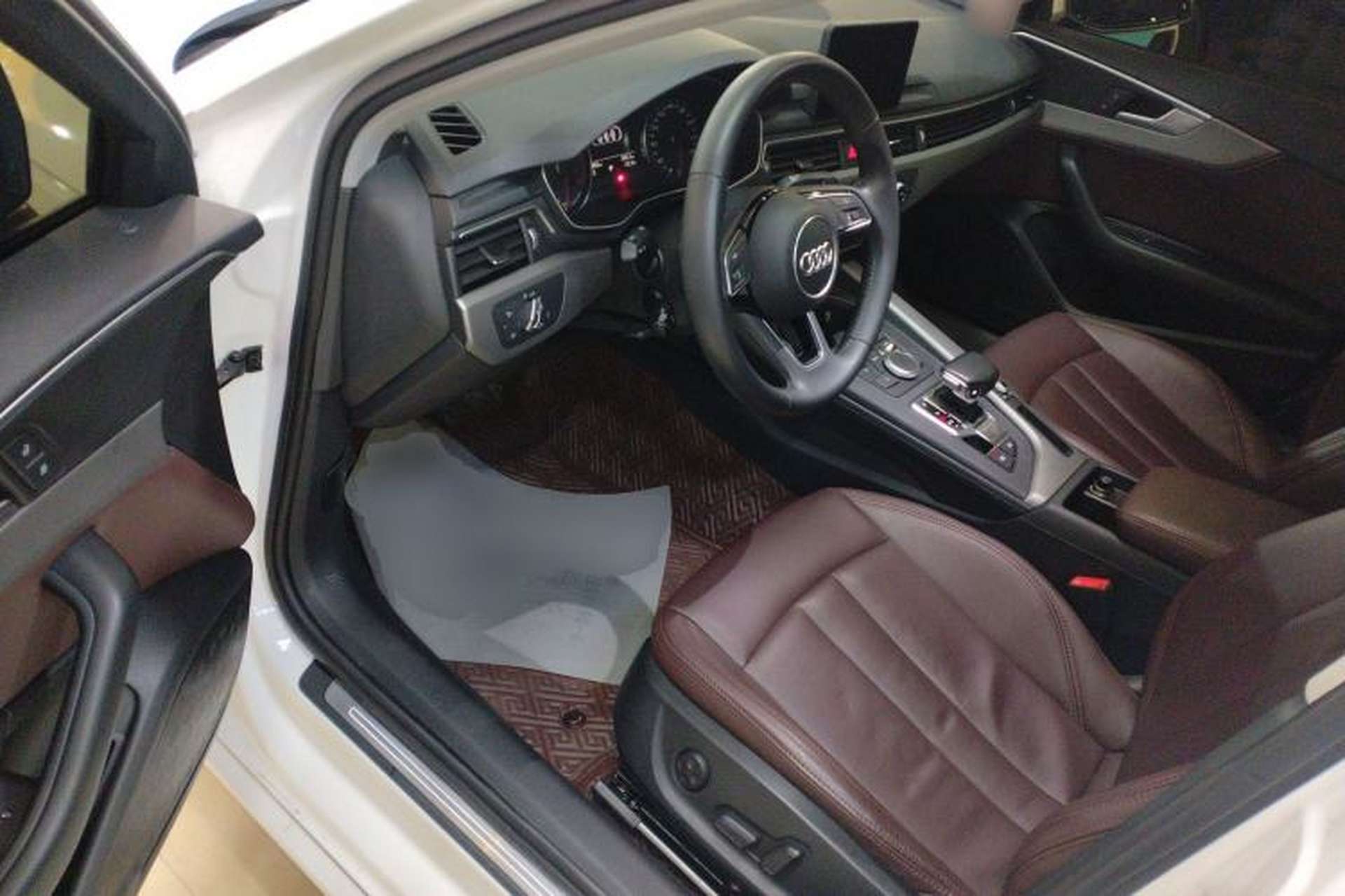 Used Audi A4L 2019 40 TFSI Ambition China VI Driver Seat
