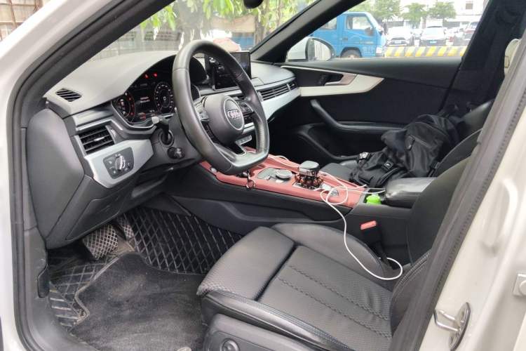 Used Audi A4L 2019 40 TFSI Sporty Version China VI Driver Seat