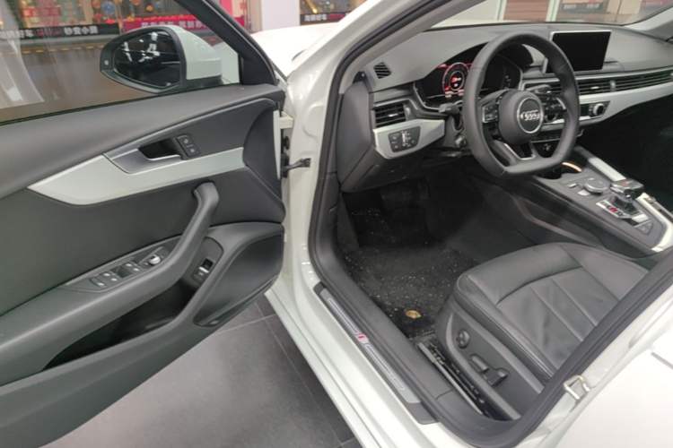 Used Audi A4L 2019 40 TFSI Fashion Edition China VI Emission Standard Driver Seat