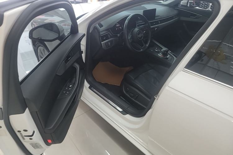 Used Audi A4L 2019 40 TFSI Ambition China VI Driver Seat