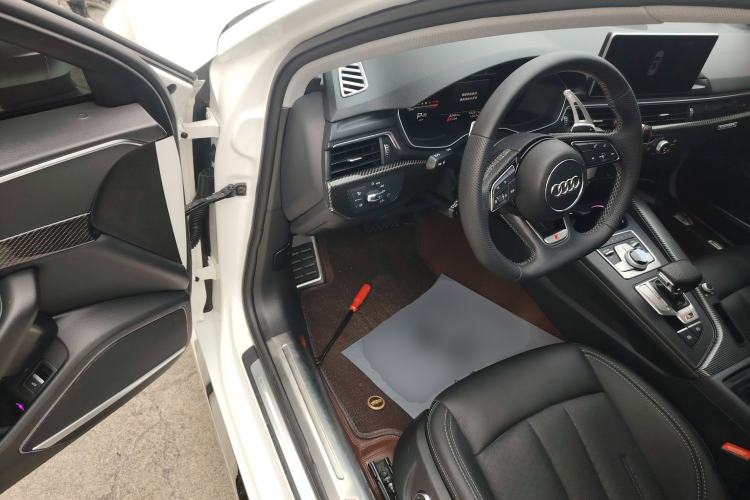 Used Audi A4L 2019 40 TFSI Ambition China VI Driver Seat
