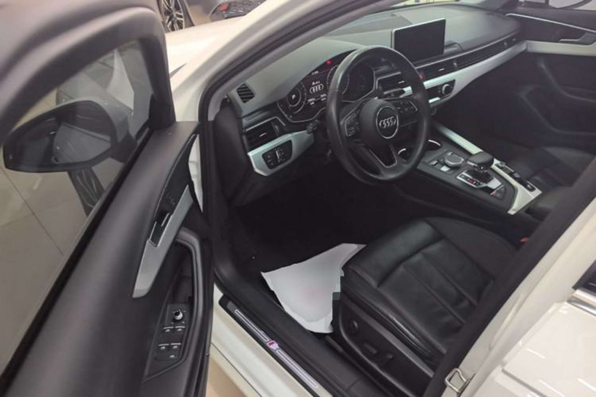 Used Audi A4L 2019 40 TFSI Fashion Edition China VI Emission Standard Driver Seat