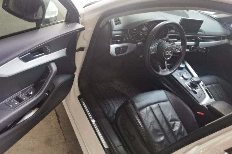 Used Audi A4L 2019 40 TFSI Fashion Edition China VI Emission Standard Driver Seat