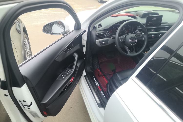 Used Audi A4L 2019 40 TFSI Ambition China VI Driver Seat