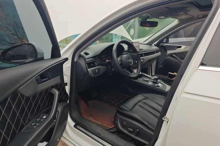 Used Audi A4L 2019 40 TFSI Ambition China VI Driver Seat