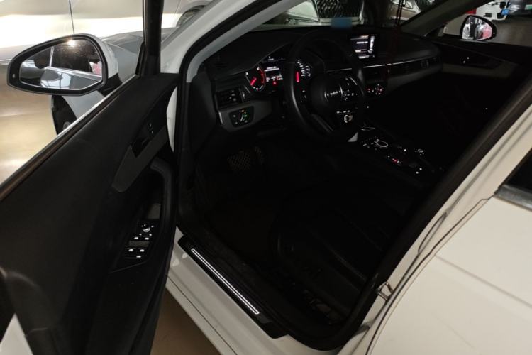 Used Audi A4L 2019 40 TFSI Fashion Edition China VI Emission Standard Driver Seat