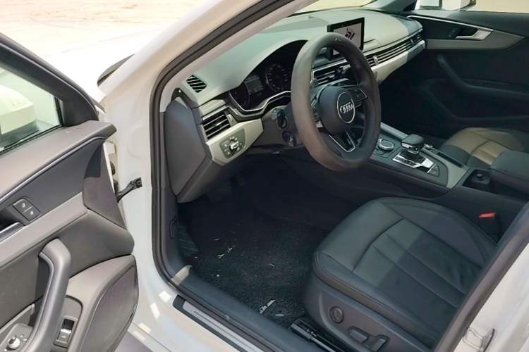 Used Audi A4L 2019 40 TFSI Ambition China VI Driver Seat