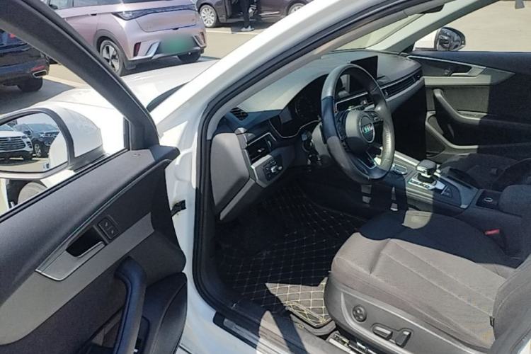 Used Audi A4L 2019 40 TFSI Ambition China VI Driver Seat