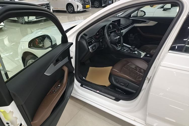Used Audi A4L 2019 40 TFSI Fashion Edition China VI Emission Standard Driver Seat