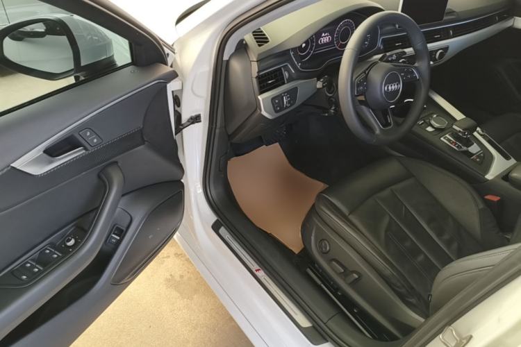 Used Audi A4L 2019 40 TFSI Fashion Edition China VI Emission Standard Driver Seat
