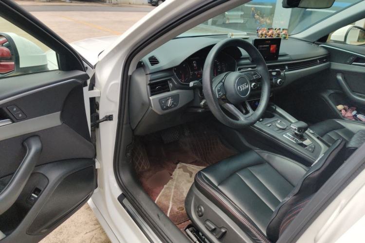 Used Audi A4L 2019 40 TFSI Ambition China VI Driver Seat