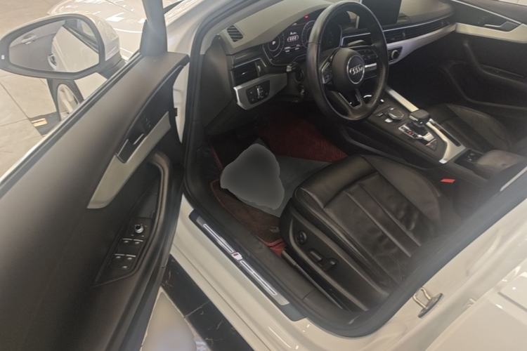 Used Audi A4L 2019 40 TFSI Fashion Edition China VI Emission Standard Driver Seat