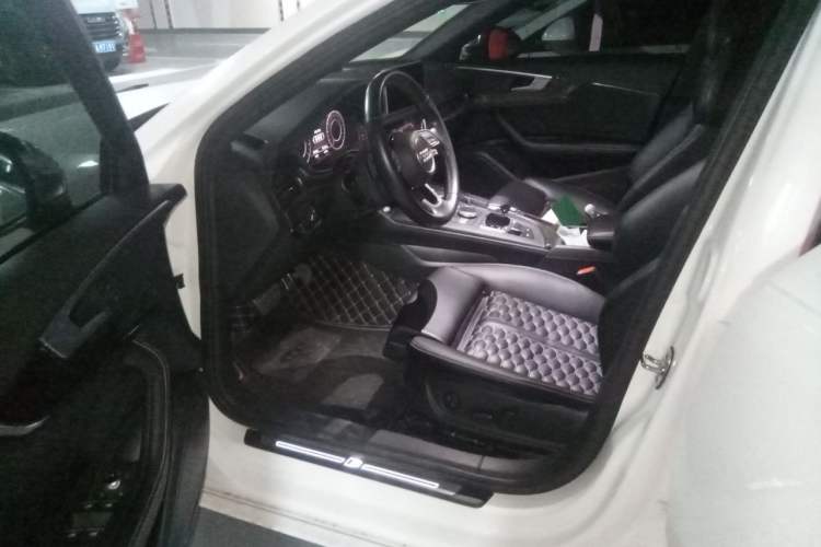 Used Audi A4L 2019 40 TFSI Fashion Edition China VI Emission Standard Driver Seat