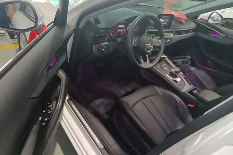 Used Audi A4L 2019 40 TFSI Ambition China VI Driver Seat
