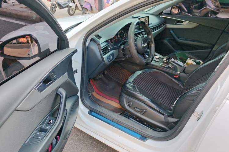 Used Audi A4L 2019 40 TFSI Ambition China VI Driver Seat