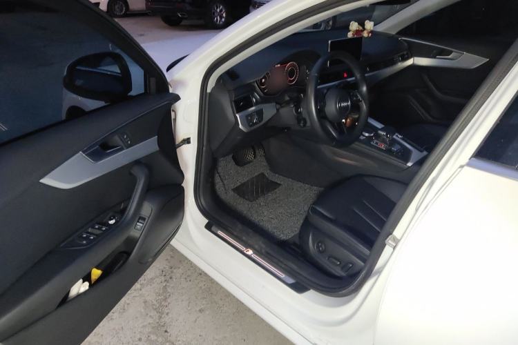 Used Audi A4L 2019 40 TFSI Fashion Edition China VI Emission Standard Driver Seat