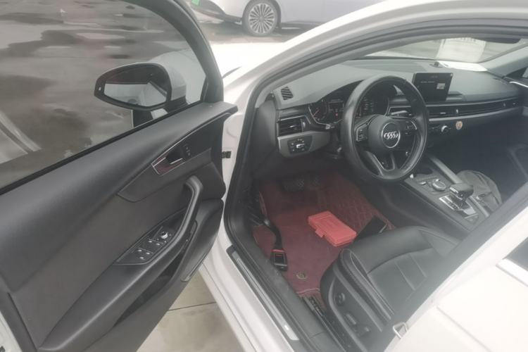 Used Audi A4L 2019 40 TFSI Ambition China VI Driver Seat