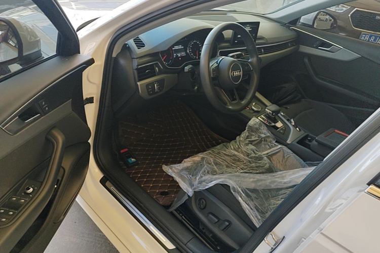 Used Audi A4L 2019 40 TFSI Ambition China VI Driver Seat