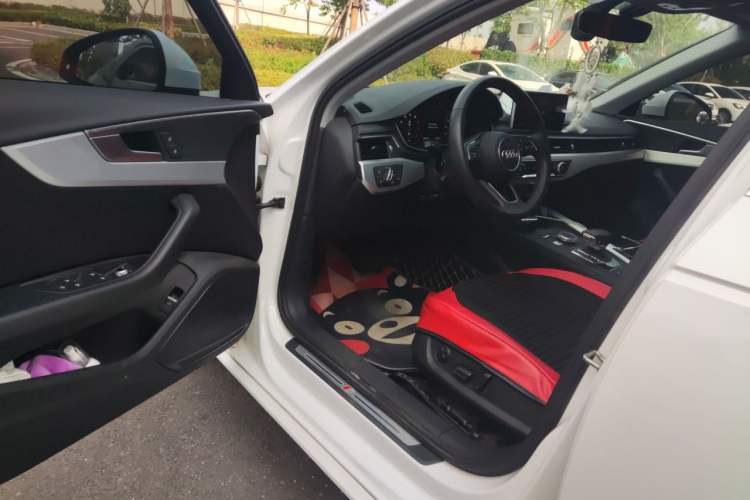 Used Audi A4L 2019 40 TFSI Fashion Edition China VI Emission Standard Driver Seat