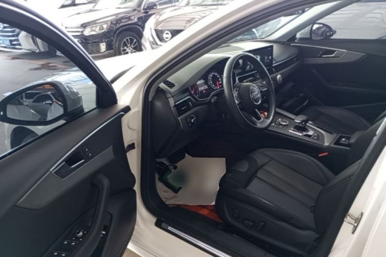 Used Audi A4L 2019 40 TFSI Ambition China VI Driver Seat