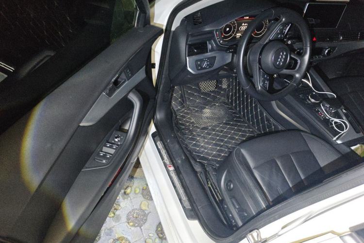 Used Audi A4L 2019 40 TFSI Fashion Edition China VI Emission Standard Driver Seat