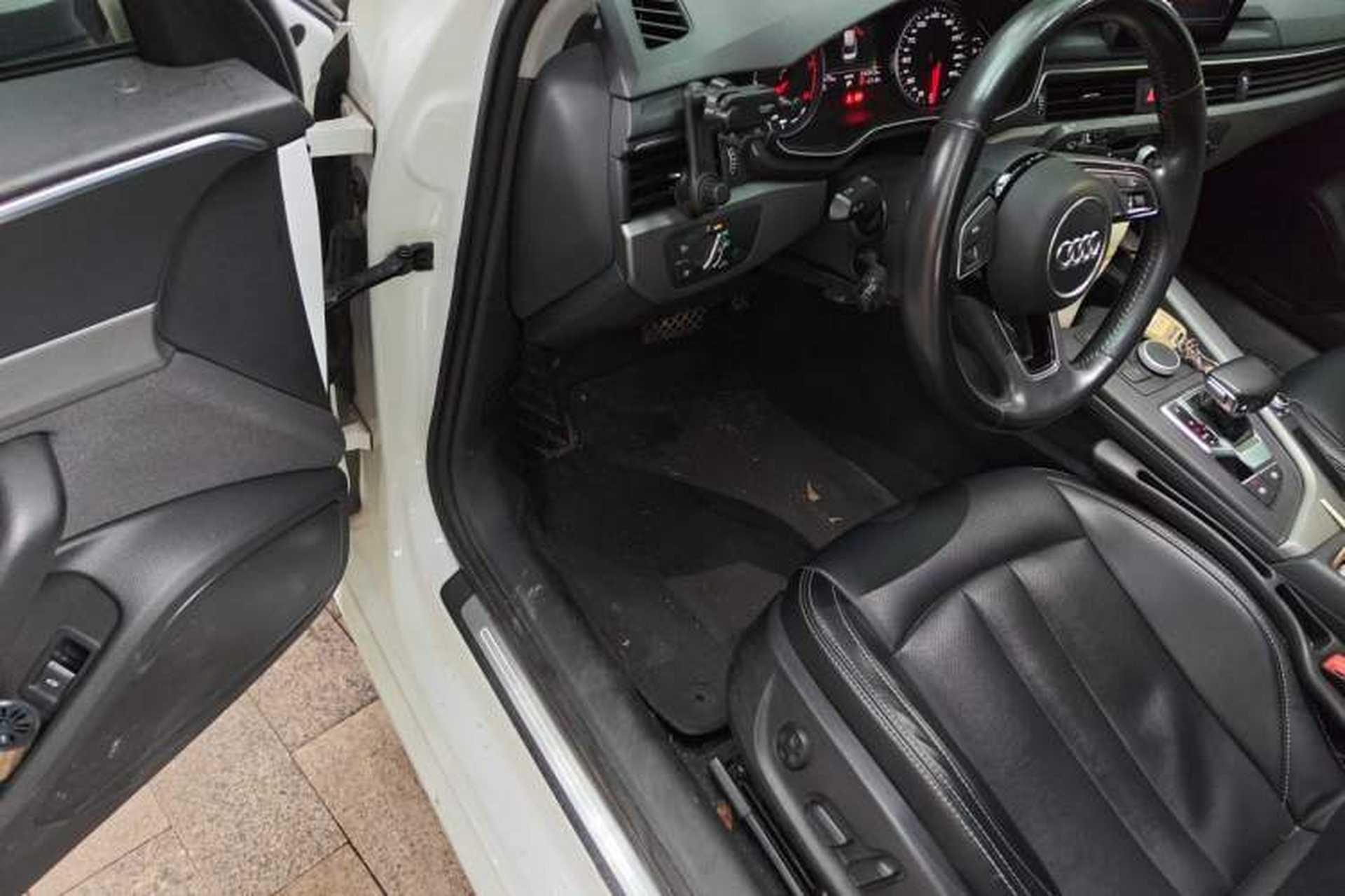 Used Audi A4L 2019 40 TFSI Ambition China VI Driver Seat