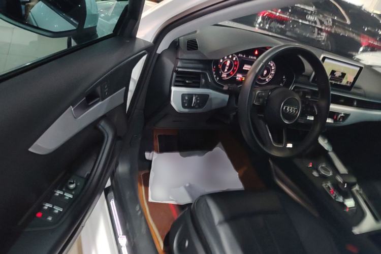 Used Audi A4L 2019 40 TFSI Fashion Edition China VI Emission Standard Driver Seat