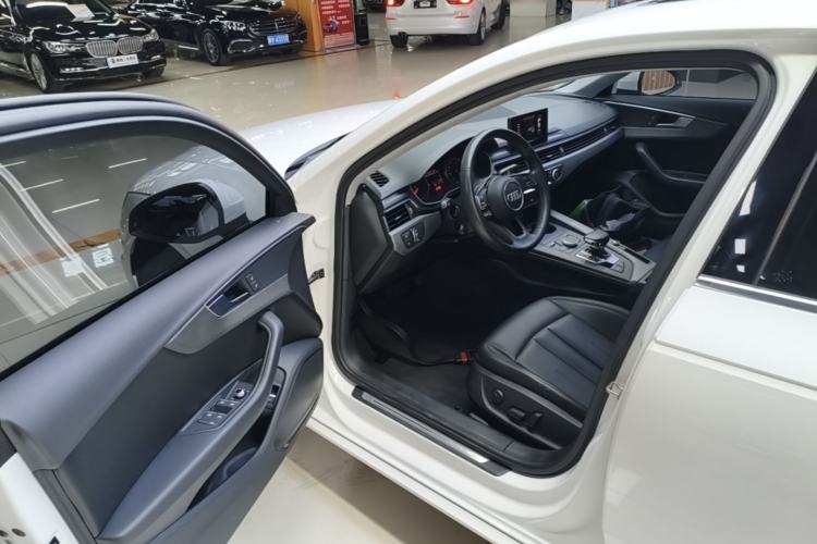 Used Audi A4L 2019 40 TFSI Ambition China VI Driver Seat