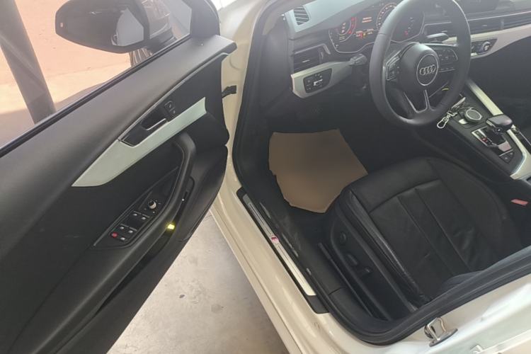 Used Audi A4L 2019 40 TFSI Fashion Edition China VI Emission Standard Driver Seat