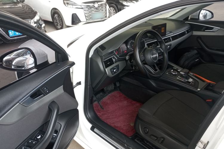 Used Audi A4L 2019 40 TFSI Ambition China VI Driver Seat
