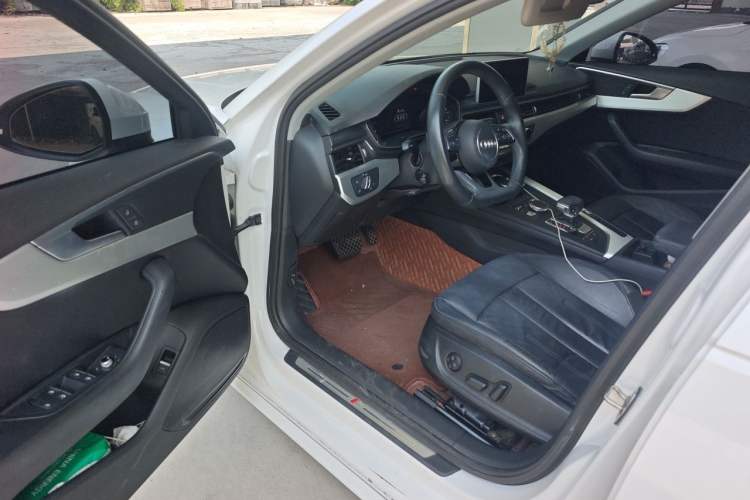 Used Audi A4L 2019 40 TFSI Fashion Edition China VI Emission Standard Driver Seat